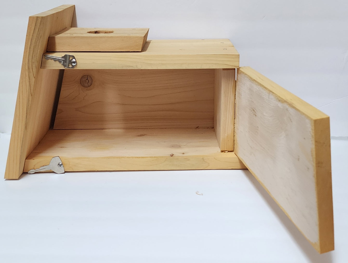 Great-crested Flycatcher house made from white cedar, inside view
