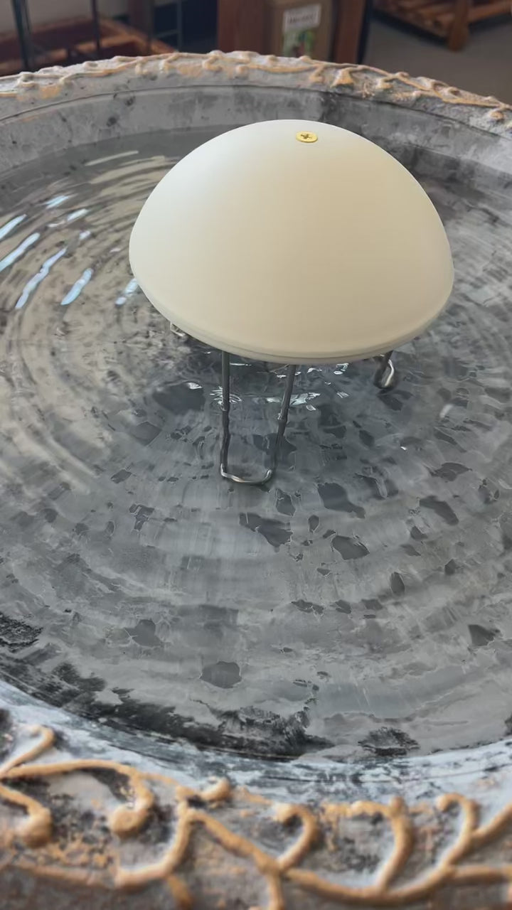 White water wiggler in gray bird bath agitating the water surface